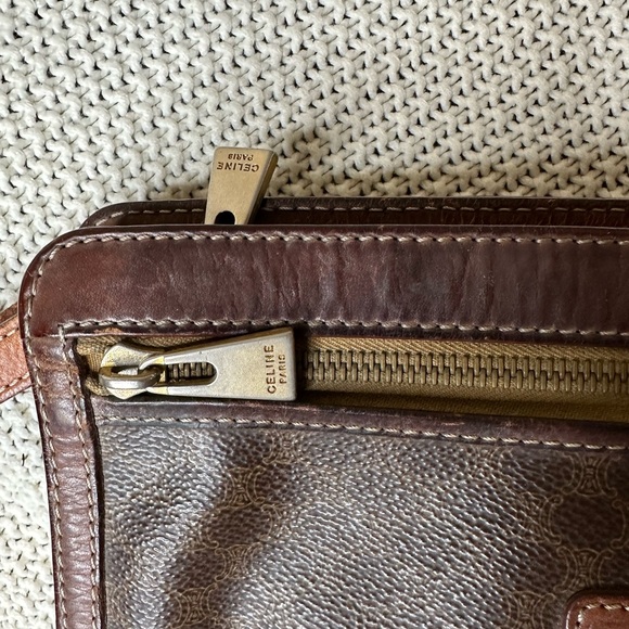 Celine Triomphe Vintage leather clutch bag
Good condition
Brown, Leather - Picture 4 of 14